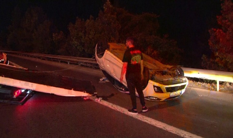 Ümraniyede şerit değiştirirken başka bir araca çarpan otomobil takla attı: 1 yaralı