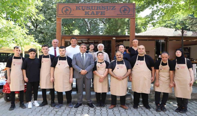 Vali Aslan Kusursuz Kafenin çalışanlarıyla bir araya geldi