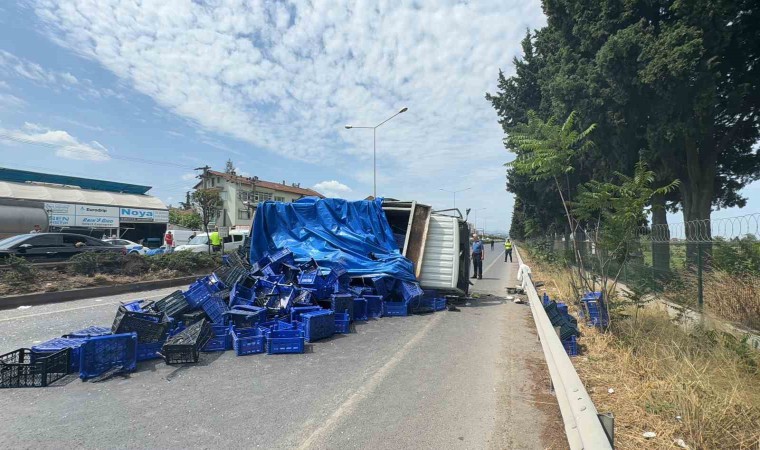 Yalovada tırla çarpışan kamyonet devrildi: 2 yaralı