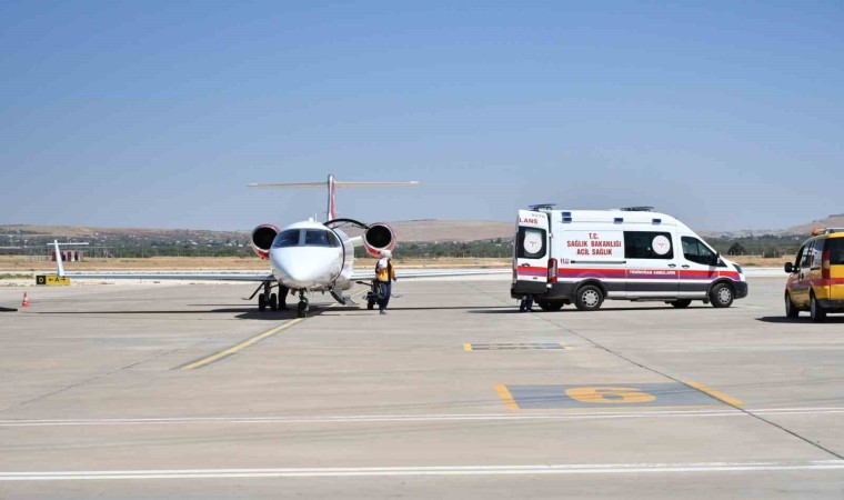 Yenidoğan bebek, ambulans uçakla Gaziantepten İstanbula sevk edildi