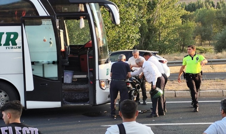 Yolcu otobüsüyle çarpışan motosikletteki şahıs hastanede vefat etti