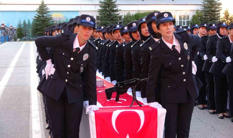 Yozgat POMEMde 276 kadın polis adayı mezun oldu