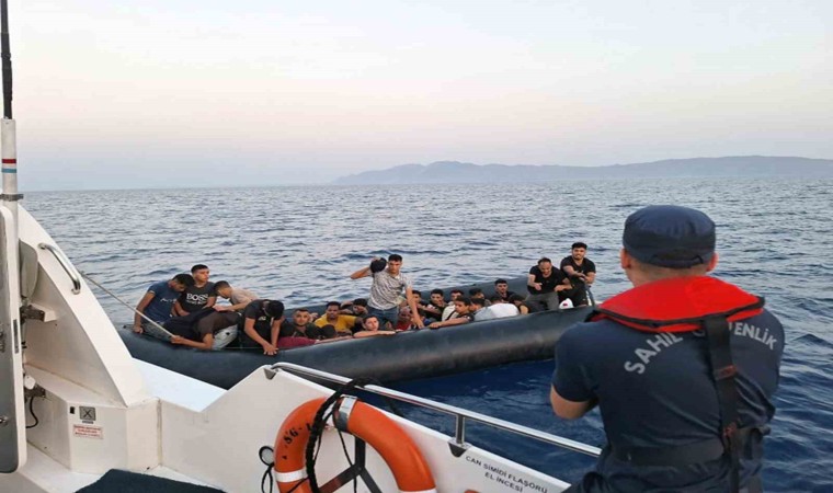 Yunanistanın Türk karasularına geri ittiği 31 düzensiz göçmen kurtarıldı