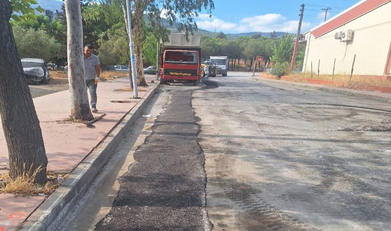 Yunusemreden küçük sanayi sitesinde asfalt yama çalışması