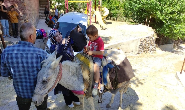 3 bin rakımda öğrencilerin okul heyecanına ortak oldular