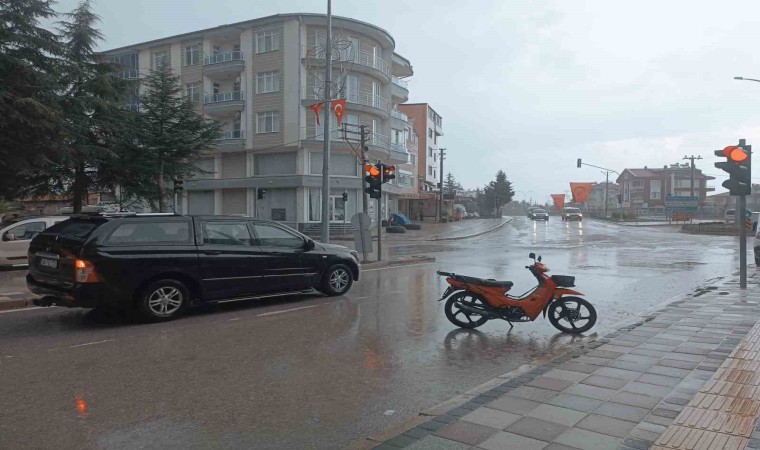 Afyonkarahisarda sağanak yağış etkili oldu