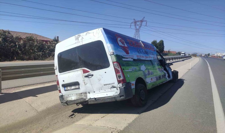 Afyonkarahisarda trafik kazası: 1 ölü, 2 kişi yaralandı