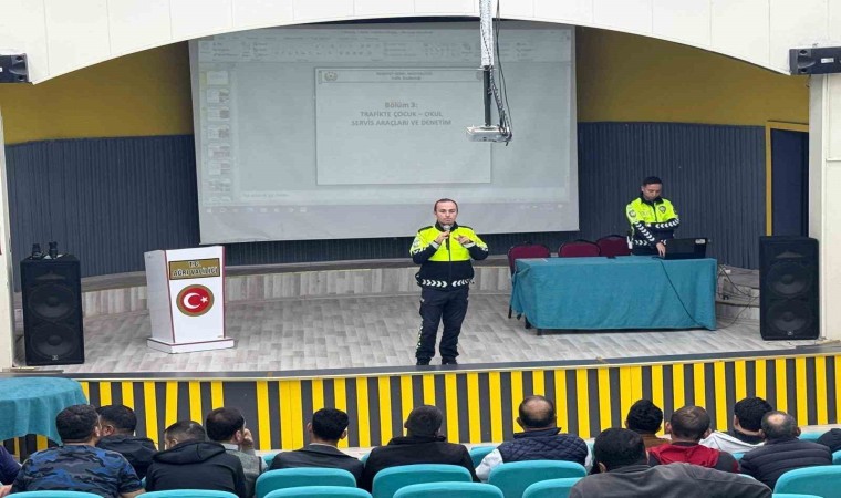 Ağrıda güvenli ulaşım için okul servisi şoförlerine eğitim verildi