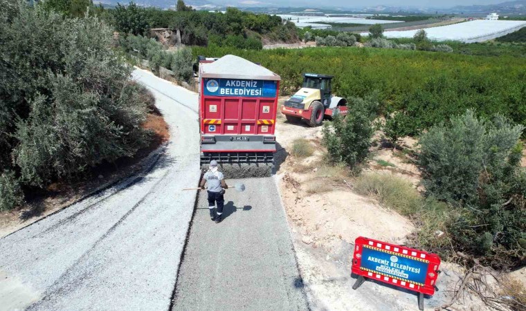 Akdenizde kırsal mahalle yolları asfaltlanıyor