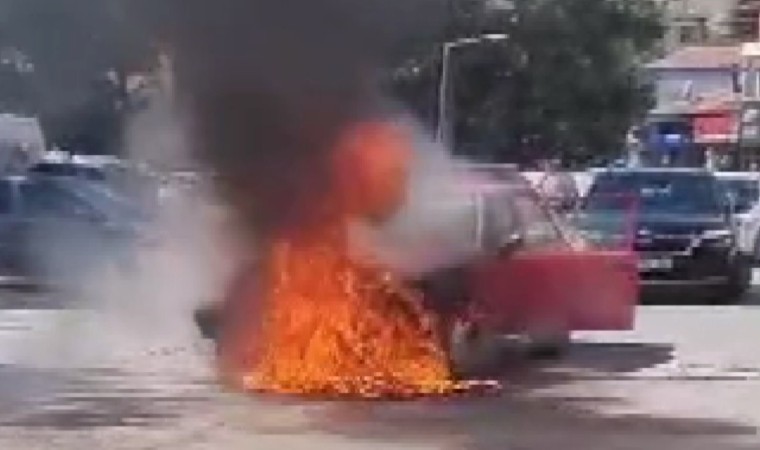 Aksarayda seyir halindeki Tofaş yandı