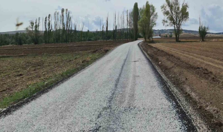 Alacanın köy yolları konforlu hale geliyor