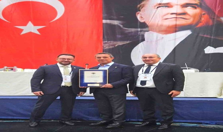 Ali Koç, Erzurum Fenerbahçeliler Derneğine akreditasyon belgesini verdi