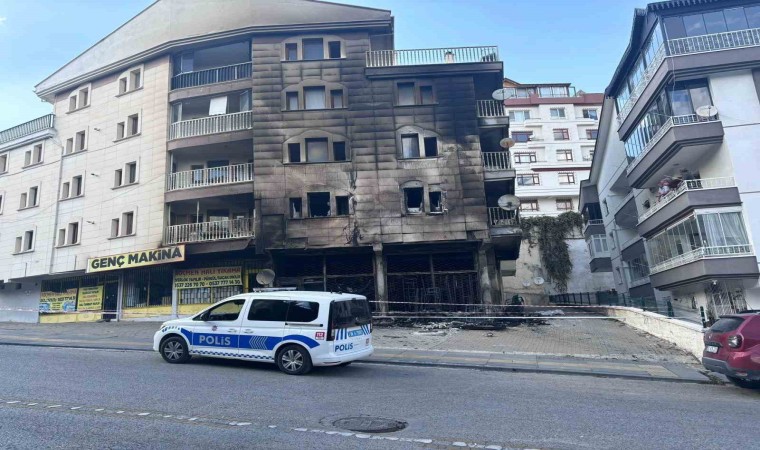 Ankarada iş yerinde çıkan yangın binayı kullanılamaz hale getirdi