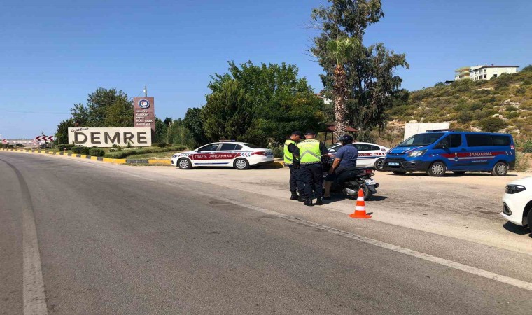 Antalyada kurallara uymayan motosiklet sürücülerine ceza yağdı