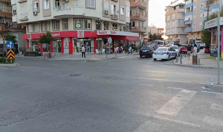 Antalyada motosiklet ile elektrikli bisiklet çarpıştı: 2 yaralı