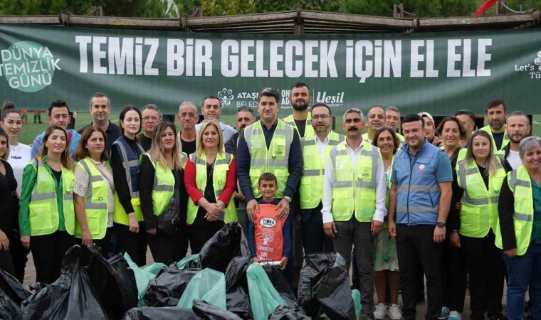 Ataşehirde çevreci hareket: Başkan Adıgüzel ve çevreciler parkta buluşup çöpleri topladı