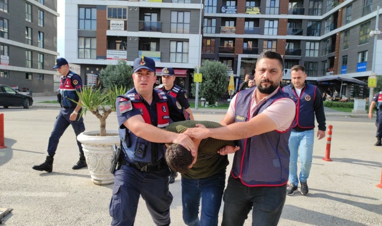 Babasını miras için öldürüp cesedi baltayla parçalayarak yakıp, dere kenarına gömmüş