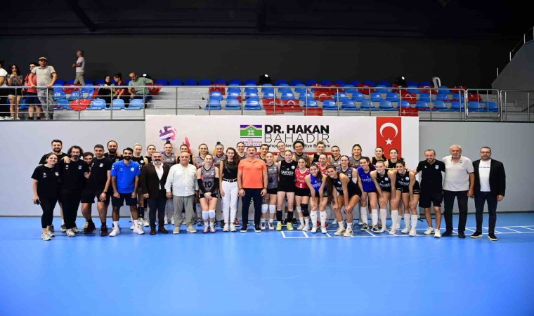 Bahçelievlerde Cumhuriyet Kupası Kadınlar Voleybol Turnuvası başladı