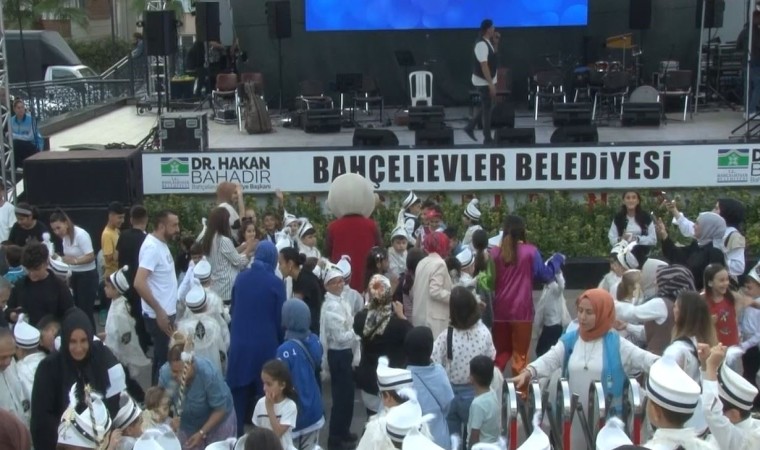 Bahçelievlerde düzenlenen sünnet şöleni renkli görüntülere sahne oldu