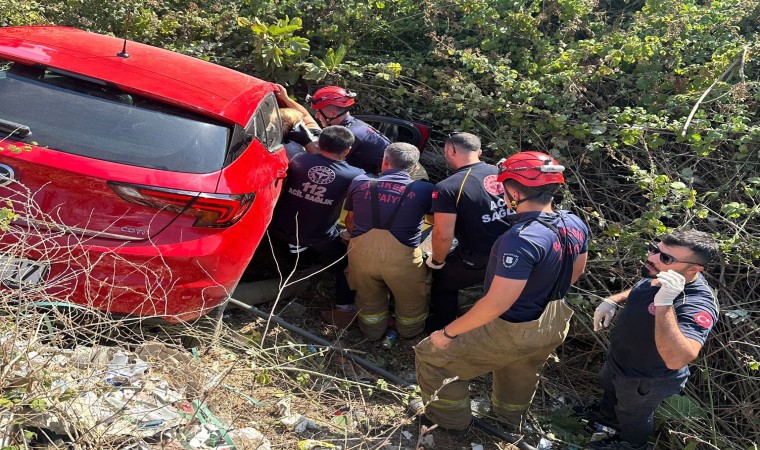 Bandırmada otomobil şarampole uçtu: 1 yaralı