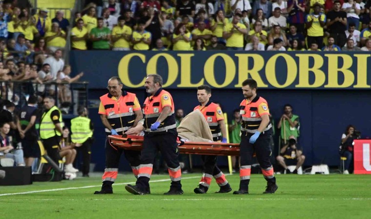 Barcelonanın kalecisi Ter Stegen, sezonu kapattı