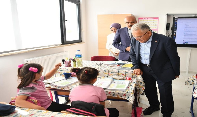 Başkan Büyükkılıç; Büyükşehirin İncesu Saraycıka kazandırdığı yeni okulu ziyaret etti