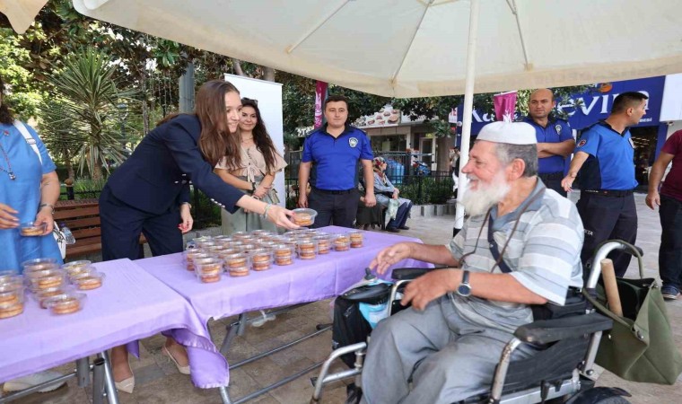 Başkan Durbaydan vatandaşlara kandil simidi ikramı