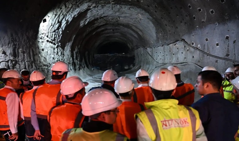 Bayburt Group İnşaatın 12 yıldır bitiremediği Kop Tünelinden vatandaşlar umudunu kesti