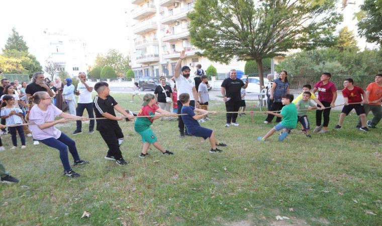 Bayraklıda çocuklar şenlikte buluştu