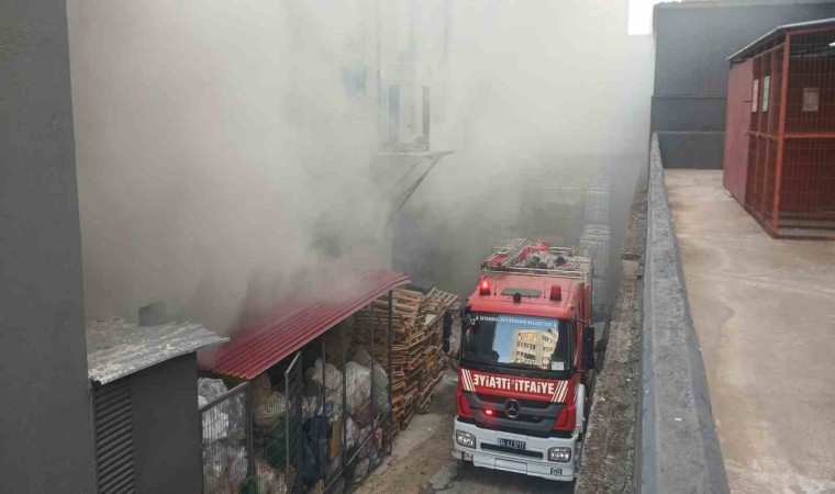 Beylikdüzünde kimya fabrikasında korkutan yangın