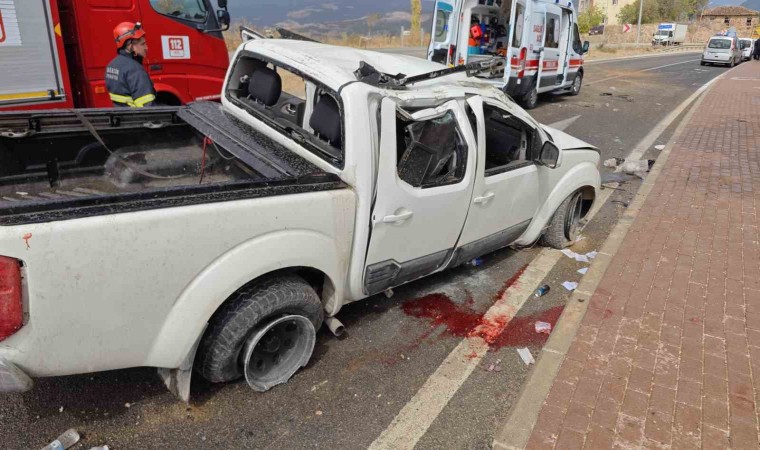 Bilecikte meydana gelen trafik kazasında 1i ağır 4 kişi yaralandı