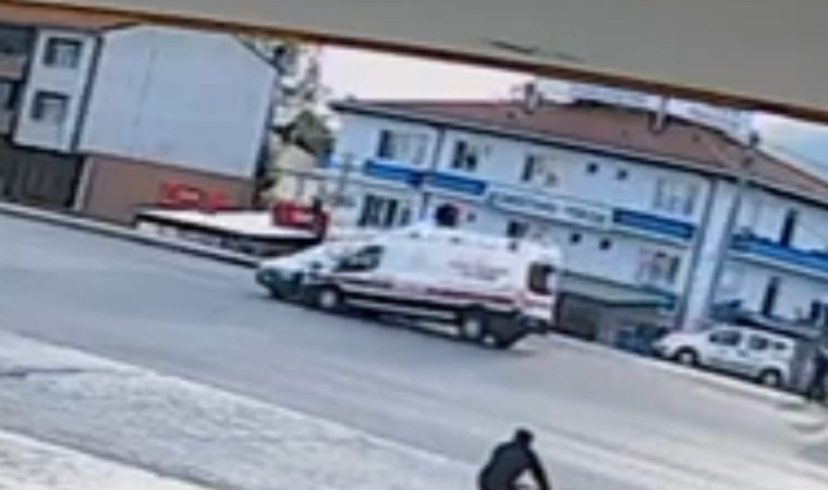 Boluda ambulans ile ticari araç çarpıştı: 1 yaralı