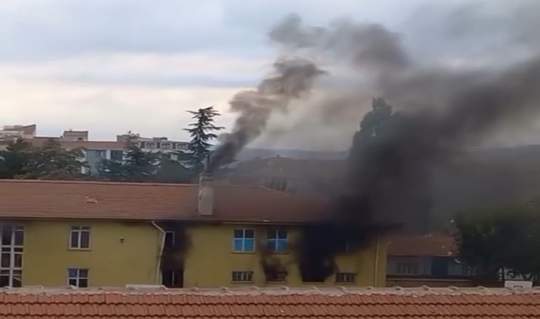 Boş okul binasında çıkan yangın paniğe neden oldu