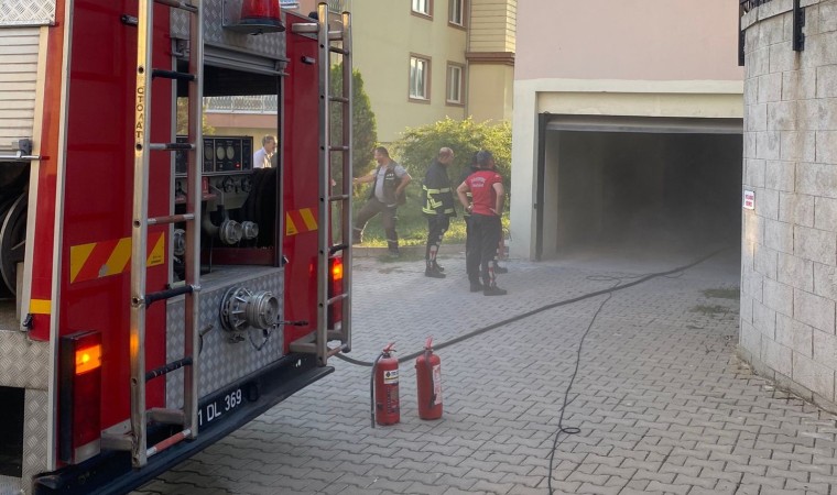 Bozüyükte market deposunda çıkan yangın korkuttu