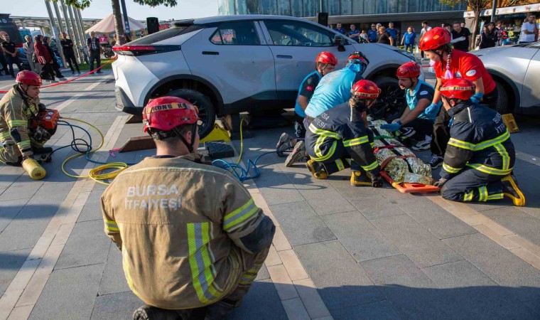 Bursa Büyükşehir İtfaiyesinden gerçeği aratmayan tatbikat