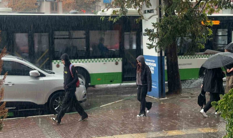 Bursada sağanak yağış etkili oldu