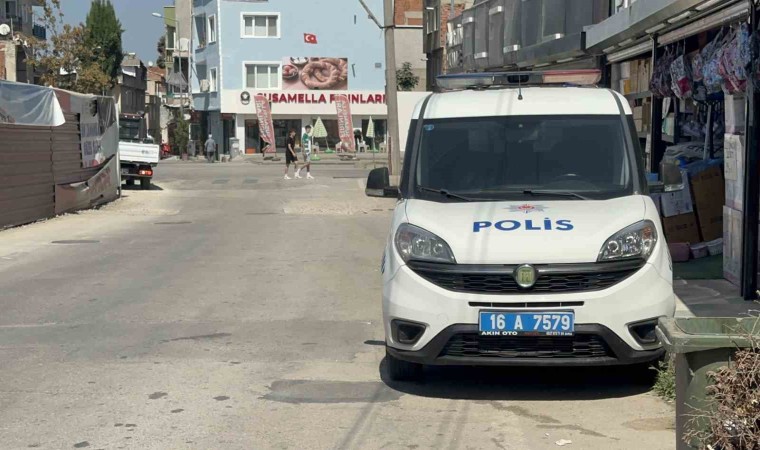 Bursada silahlı kavga: Mermiler fotoğrafçı dükkanına isabet etti