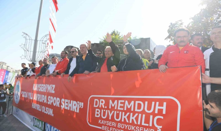 Büyükşehirin 4. Uluslararası Yarı Maratonundaki halk koşusunda hediye yağmuru