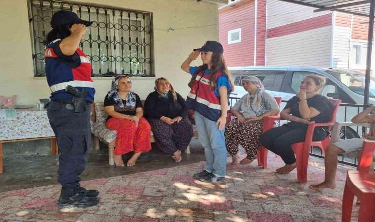 Büyüyünce jandarma olmak isteyen kıza sürpriz ziyaret