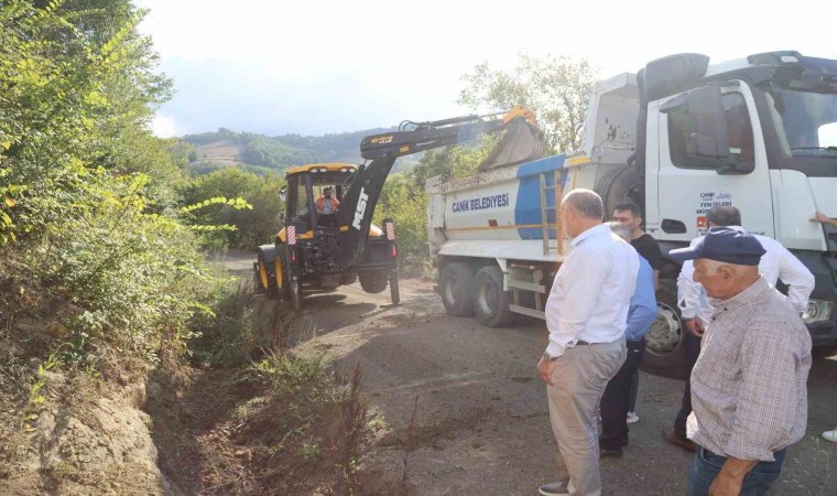 Canikte kırsalda yol çalışması