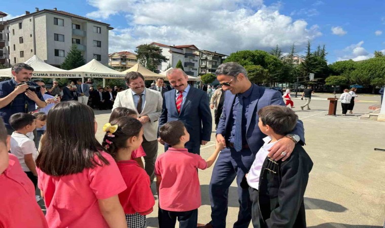 Çaycumada İlköğretim Haftası törenleri coşkuyla kutlandı