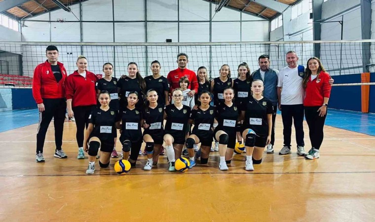 Çaycumaspor Voleybol Küçük Kızlar Takımı, Karadeniz Ereğliyi 3-0 mağlup etti