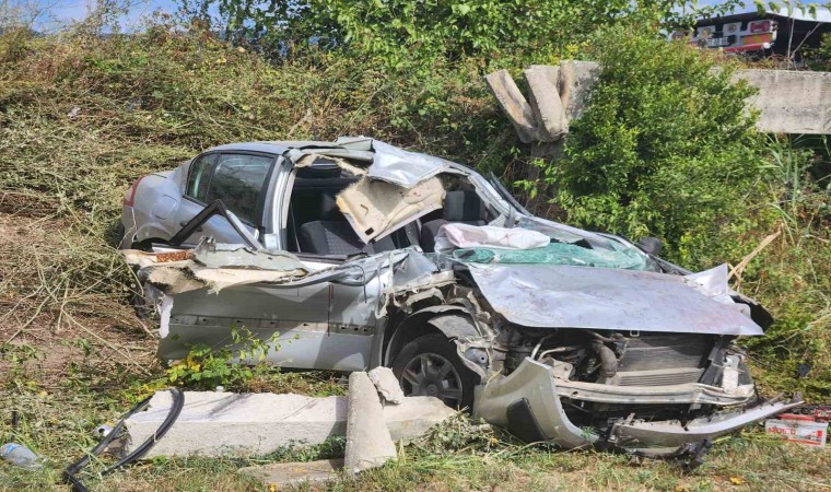 Çinede otomobil tarlaya uçtu: 1 ölü, 3 yaralı