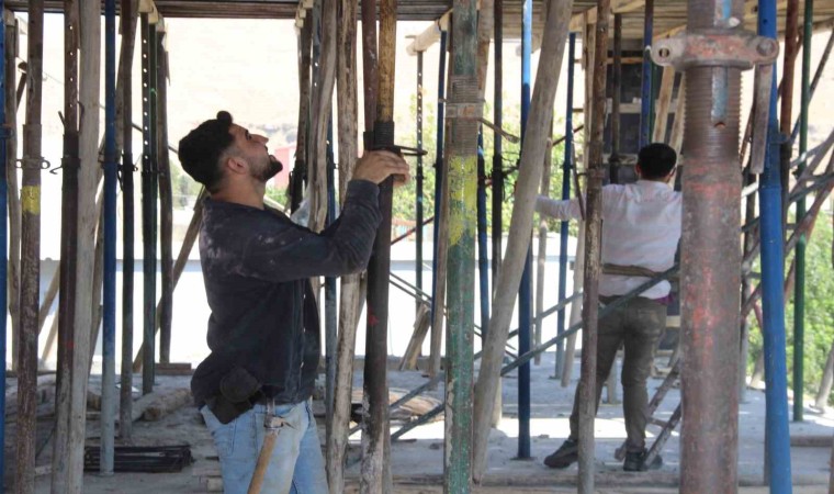 Cizrede inşaatı devam eden cami için destek bekleniyor