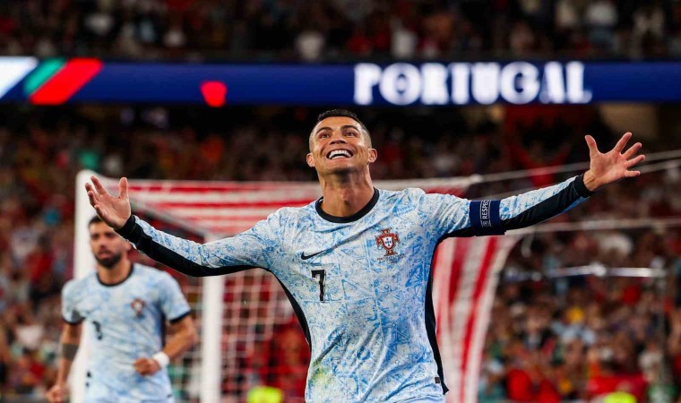 Cristiano Ronaldo, 900. golünü attı, futbol tarihine geçti