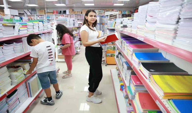 Depremin yaralarının sarıldığı Hataya yapılan geri göç kırtasiye esnafının yüzünü güldürdü