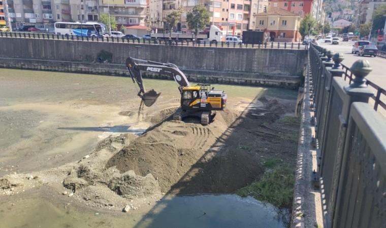 Devrekte ırmak yatağında temizlik çalışmaları başlatıldı