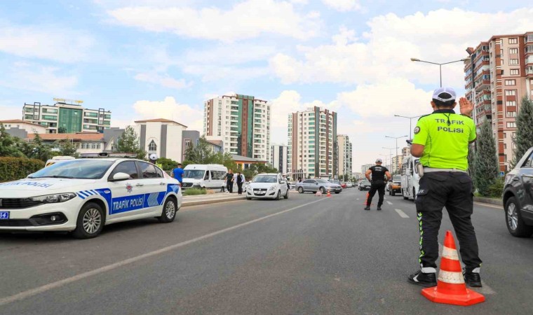 Diyarbakırda polis ekipleri yeni eğitim döneminde sahada