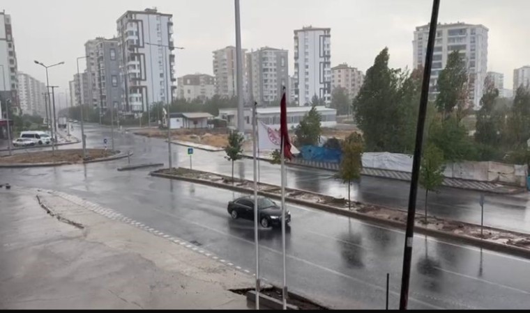 Diyarbakırda sağanak yağış etkili oldu