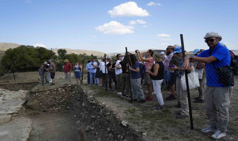 Dünyaca ünlü arkeologlar Satala Antik Kentindeki kazıları yerinde inceledi